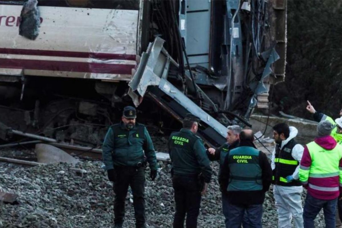 Tragedia ferroviaria en España: 41 muertos y búsqueda de cuerpos en curso