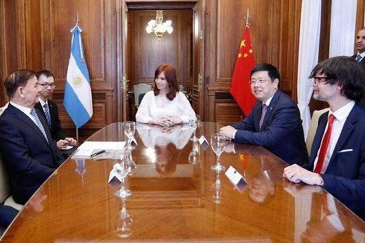 Se consolida la línea "cristinista" en embajadas estratégicas