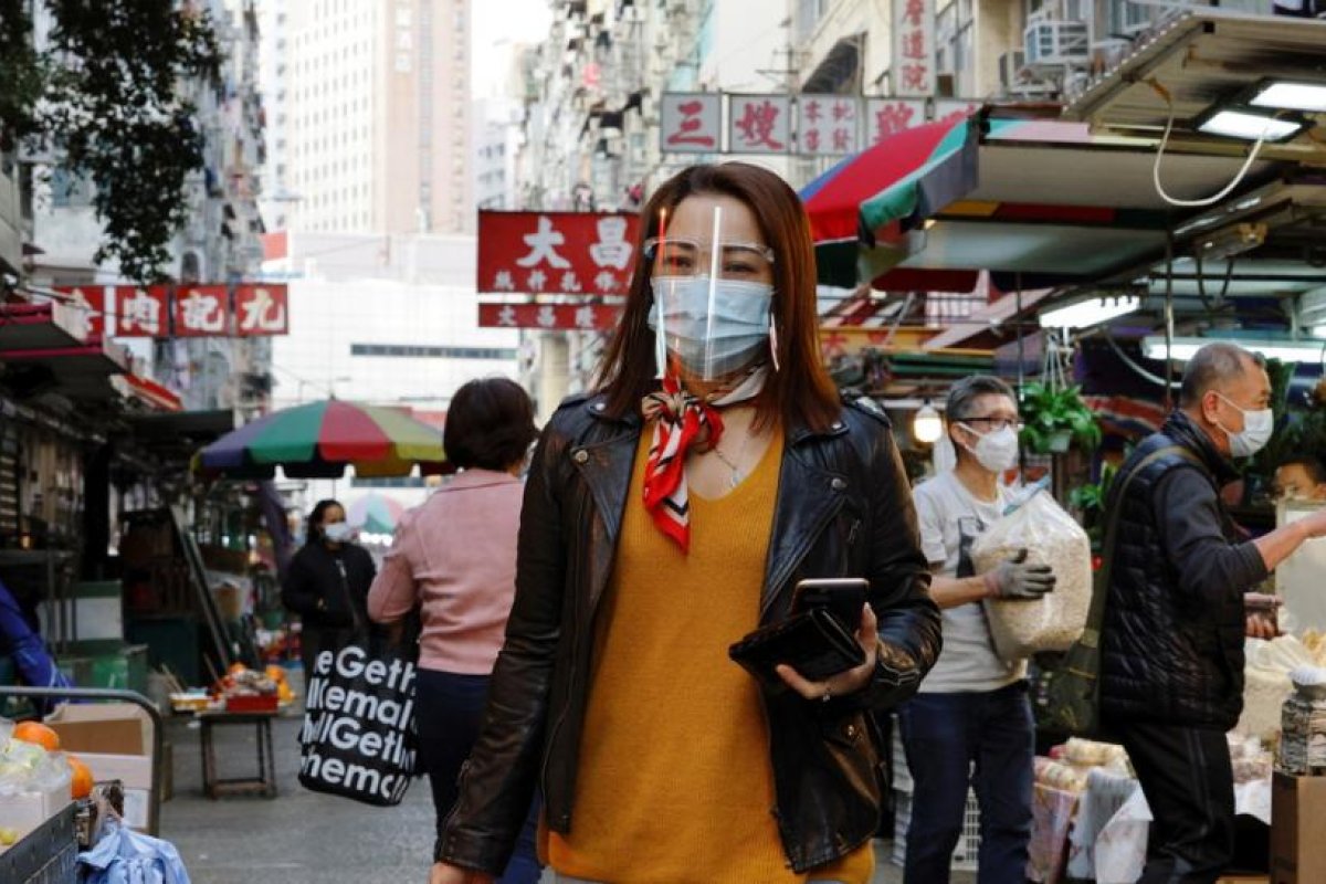 Hong Kong decreta su primer confinamiento para contener un nuevo brote del coronavirus