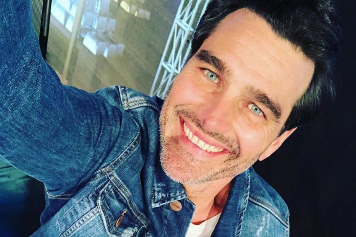 Bienvenidos a bordo: Hernán Drago le regaló una rosa a una participante y bailó con ella