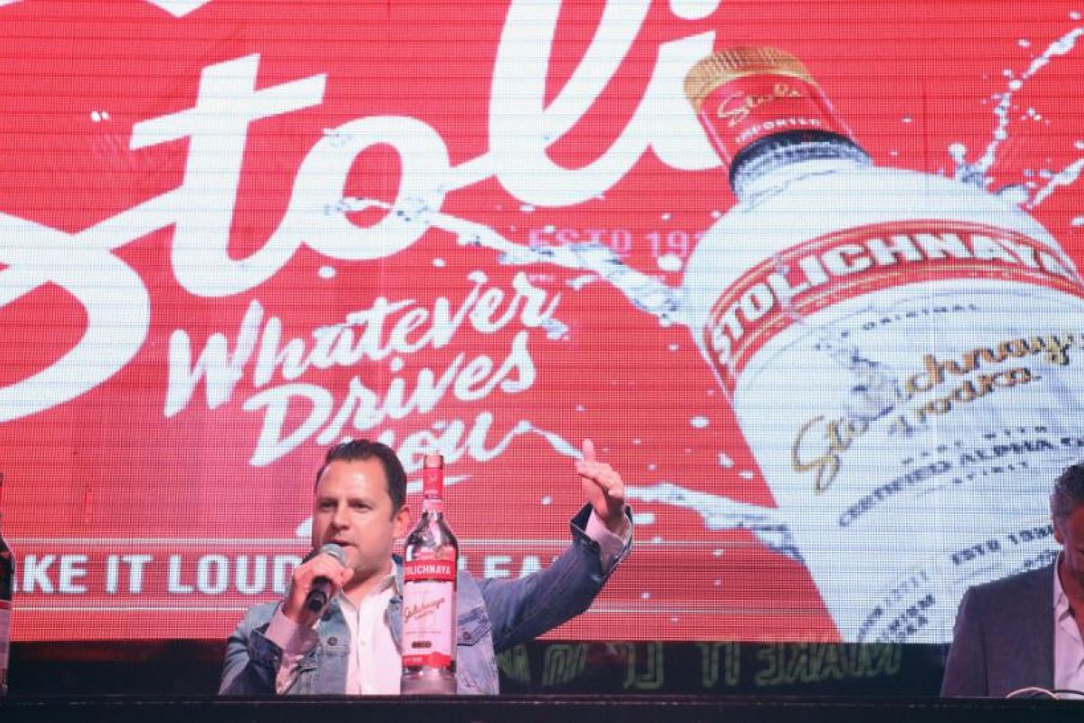 La productora de vodka Stolichnaya cambia su marca para alejarse de Rusia y de las sanciones occidentales