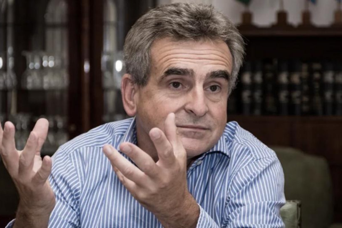 Rossi sostuvo que "no es un lastre defender la industria nacional y las pymes"