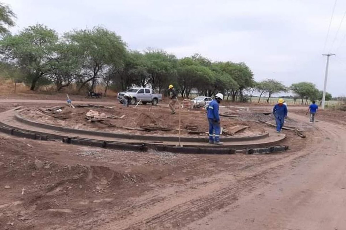 El Porvenir: Avances de la obra de enripiado y construcción de rotonda
