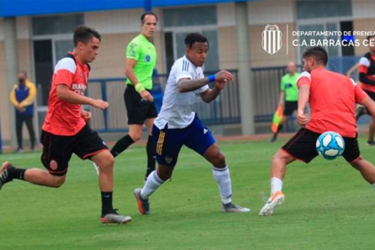 Sebastián Villa marcó un triplete en la goleada de Boca ante Barracas Central