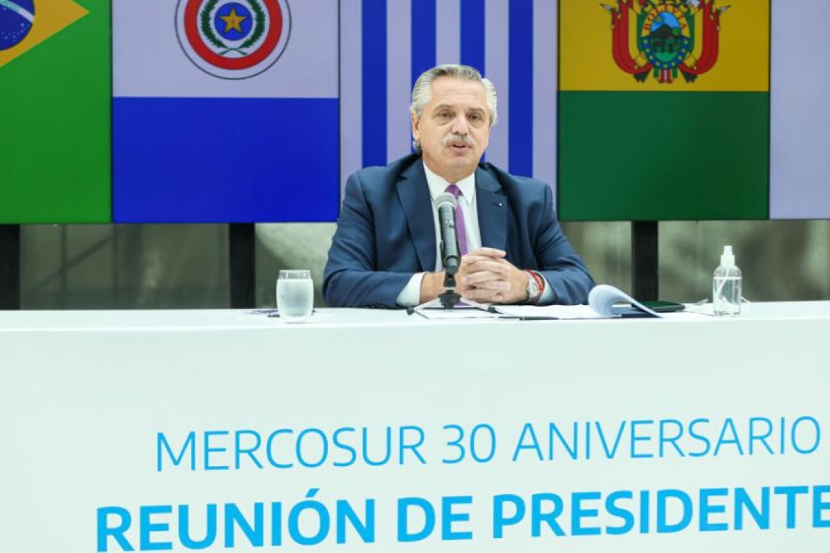 "Si somos un lastre, tomen otro barco": la advertencia de Alberto Fernández a Lacalle Pou al celebrar los 30 años del Mercosur