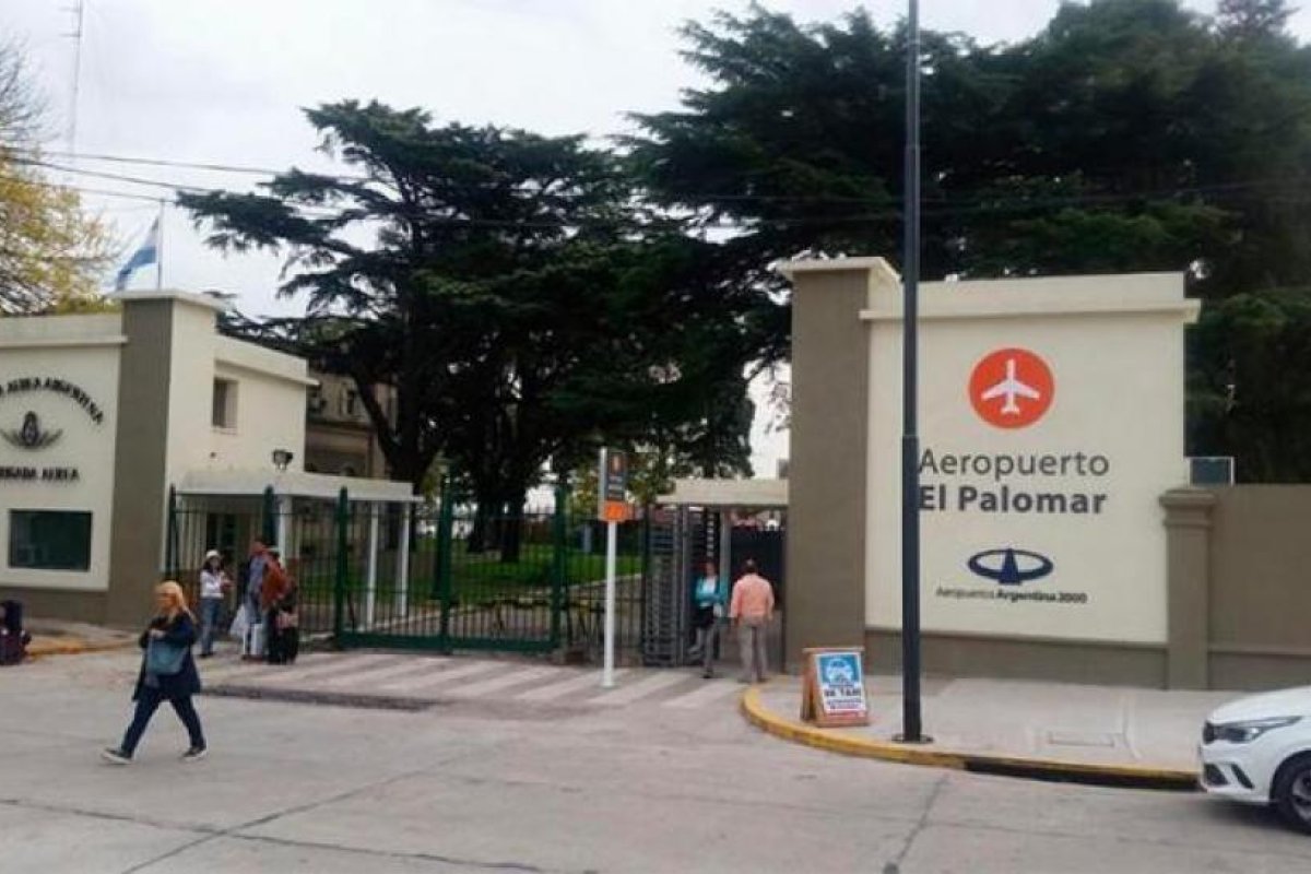 El Gobierno provincial informó sobre la detención de un copiloto de un vuelo sanitario en El Palomar