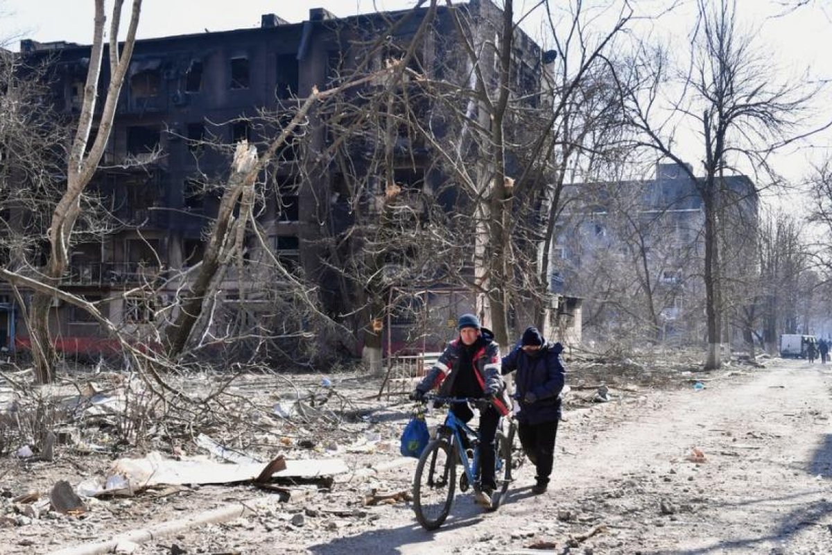Rusia acusa a los nacionalistas ucranianos de la catástrofe humanitaria en Mariúpol y les insta a deponer las armas y salir de la urbe