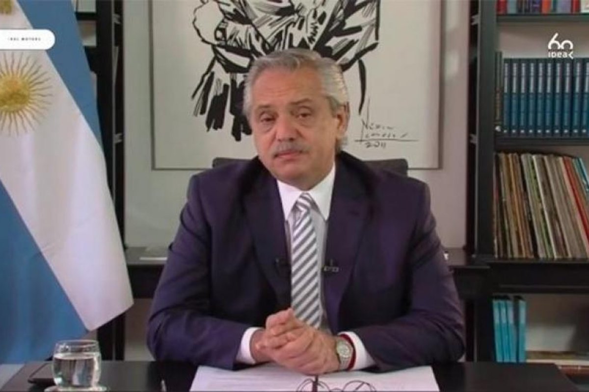 Fernández descartó una devaluación y dijo que "jamás tocaría los depósitos en dólares"