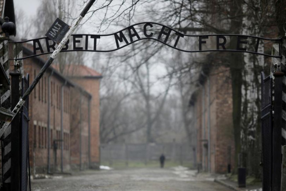 Encuentran un nuevo sitio de entierro masivo cerca del campo de concentración de Auschwitz