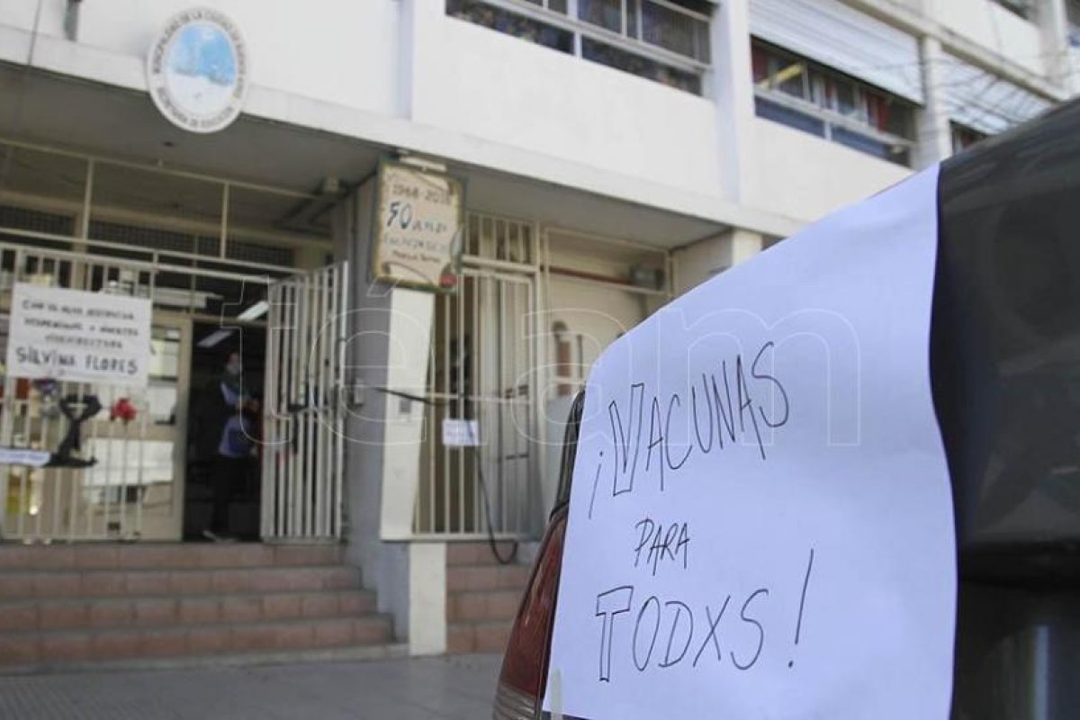 Docentes porteños continúan las protestas frente al "negacionismo sanitario" de CABA
