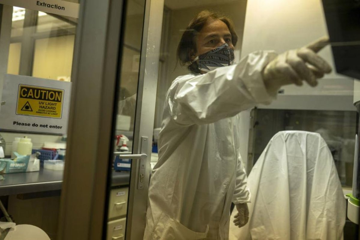 "Carrera contra el tiempo": el coronavirus muta y el mundo vuelve a tropezar en la respuesta de la pandemia