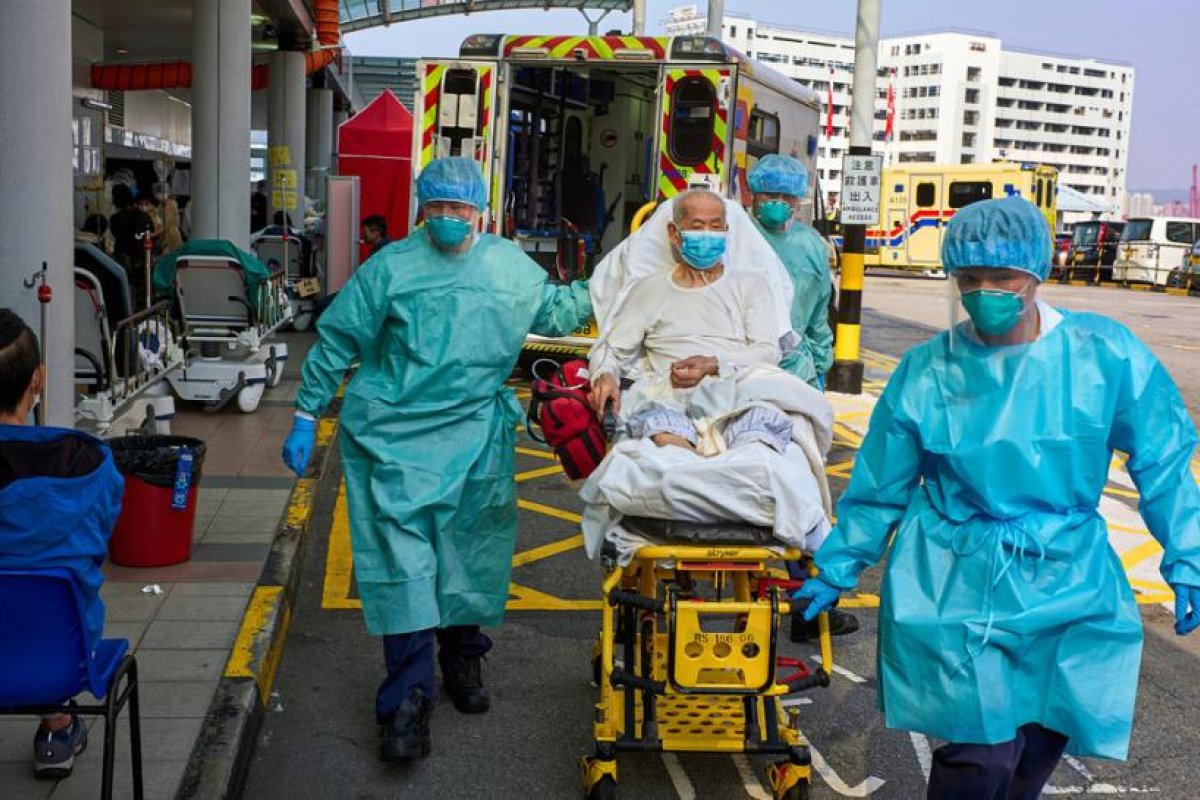 "Nuestros crematorios operan día y noche, pero aun así están al borde de su límite": una ola de covid-19 sin precedentes golpea a Hong Kong