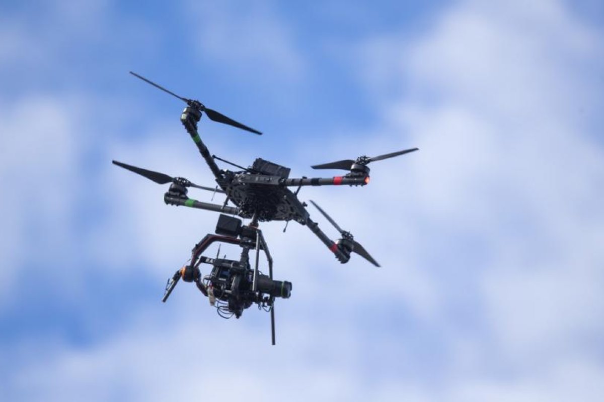 Un dron inquieta la práctica de la selección chilena por sospechas de que 'espiara' para Argentina, pero tras derribarlo comprueban a quién pertenecía