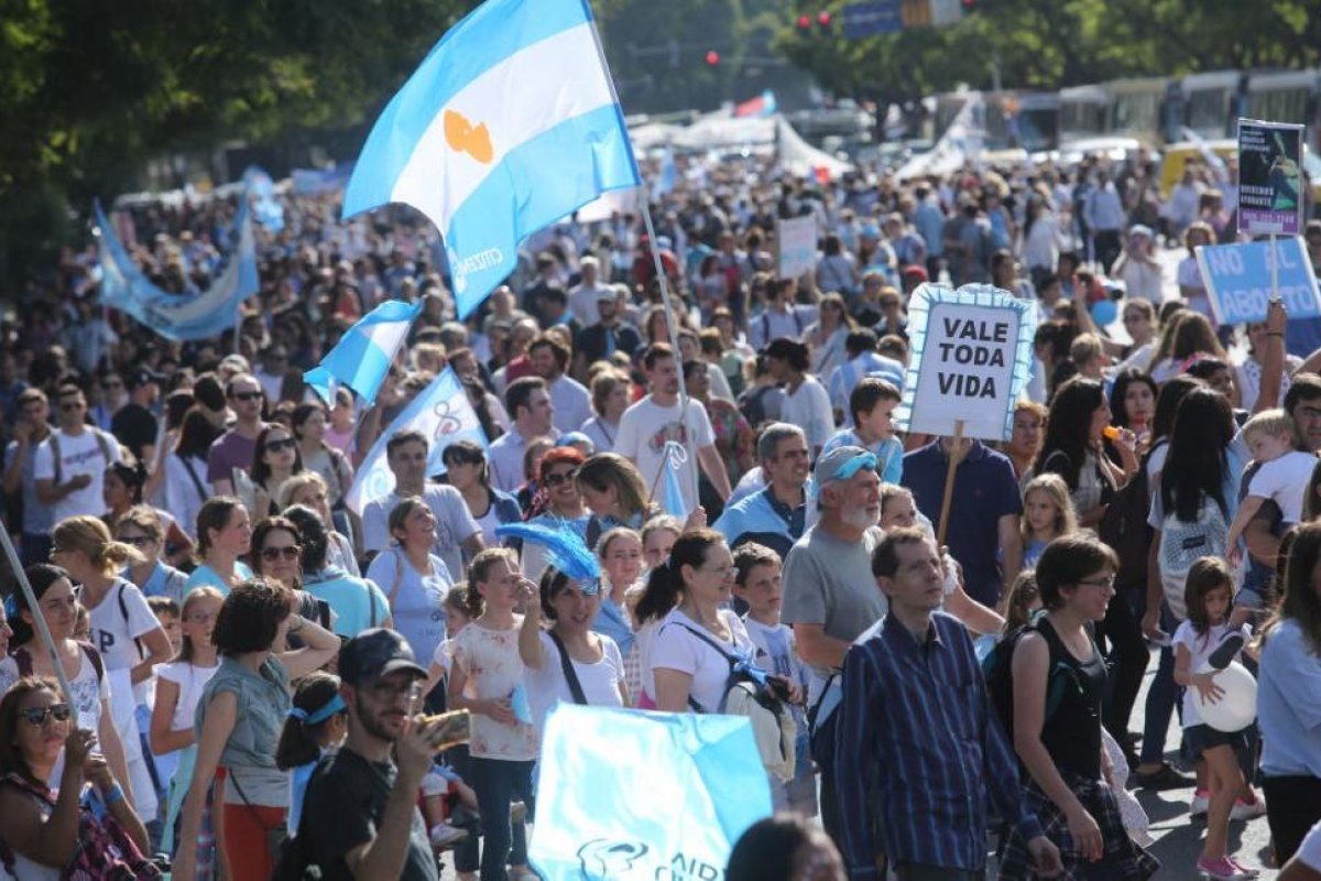 Se movilizan los grupos que rechazan la legalización del aborto