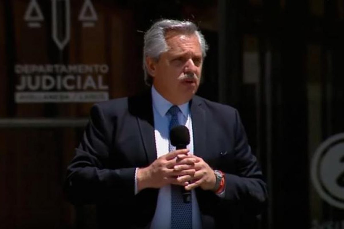 Fernández viajó a Uruguay por encuentro con Lacalle Pou