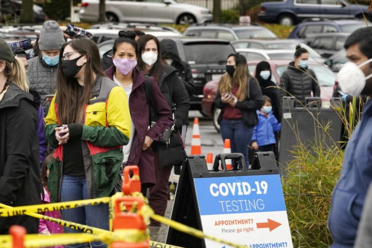 EE.UU. reporta un nuevo récord de contagios con coronavirus, con más de 225.000 casos en un día