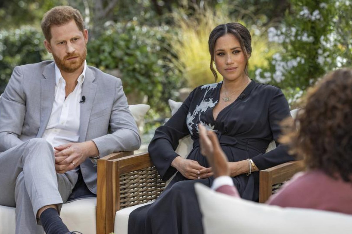 Meghan Markle revela que tenía pensamientos suicidas y en la familia real se preocupaban por cuán oscura sería la piel de su hijo