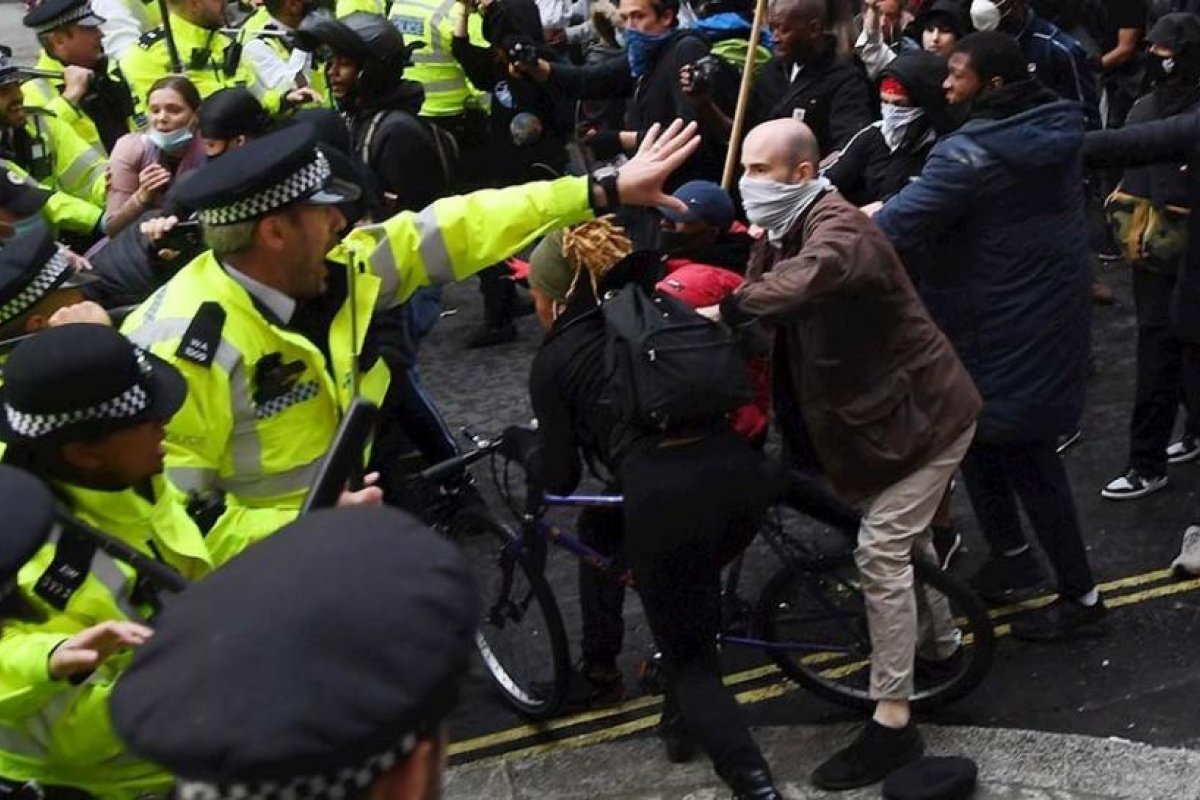 Disturbios durante una marcha contra un proyecto que le da más poder a la policía inglesa