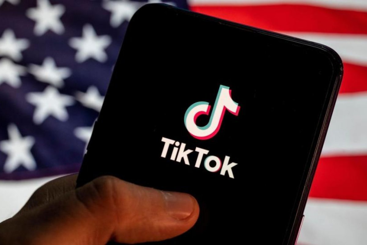 Una estrella de TikTok vincula los crecientes precios de la gasolina con Putin tras participar en una reunión virtual con la Casa Blanca