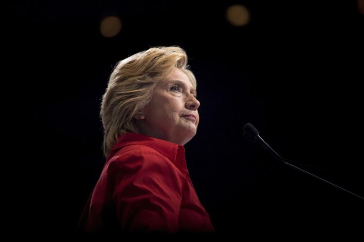 Hillary Clinton pide armar a Ucrania como se hizo con la insurgencia muyahidín que expulsó al ejército soviético de Afganistán