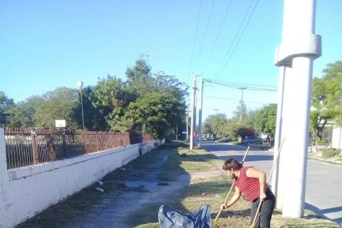 La oficina del interior impulsa el programa de desmalezado y limpieza de edificios públicos