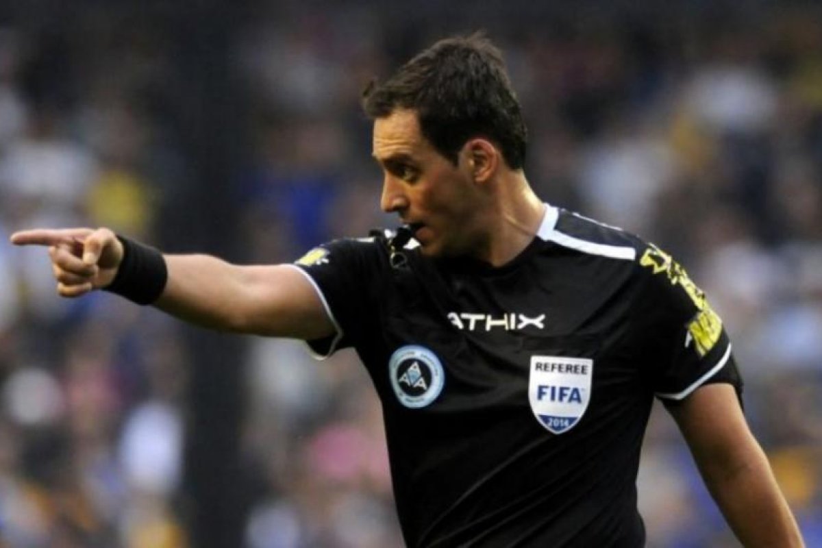 Fernando Rapallini debutó como árbitro principal en la Eurocopa