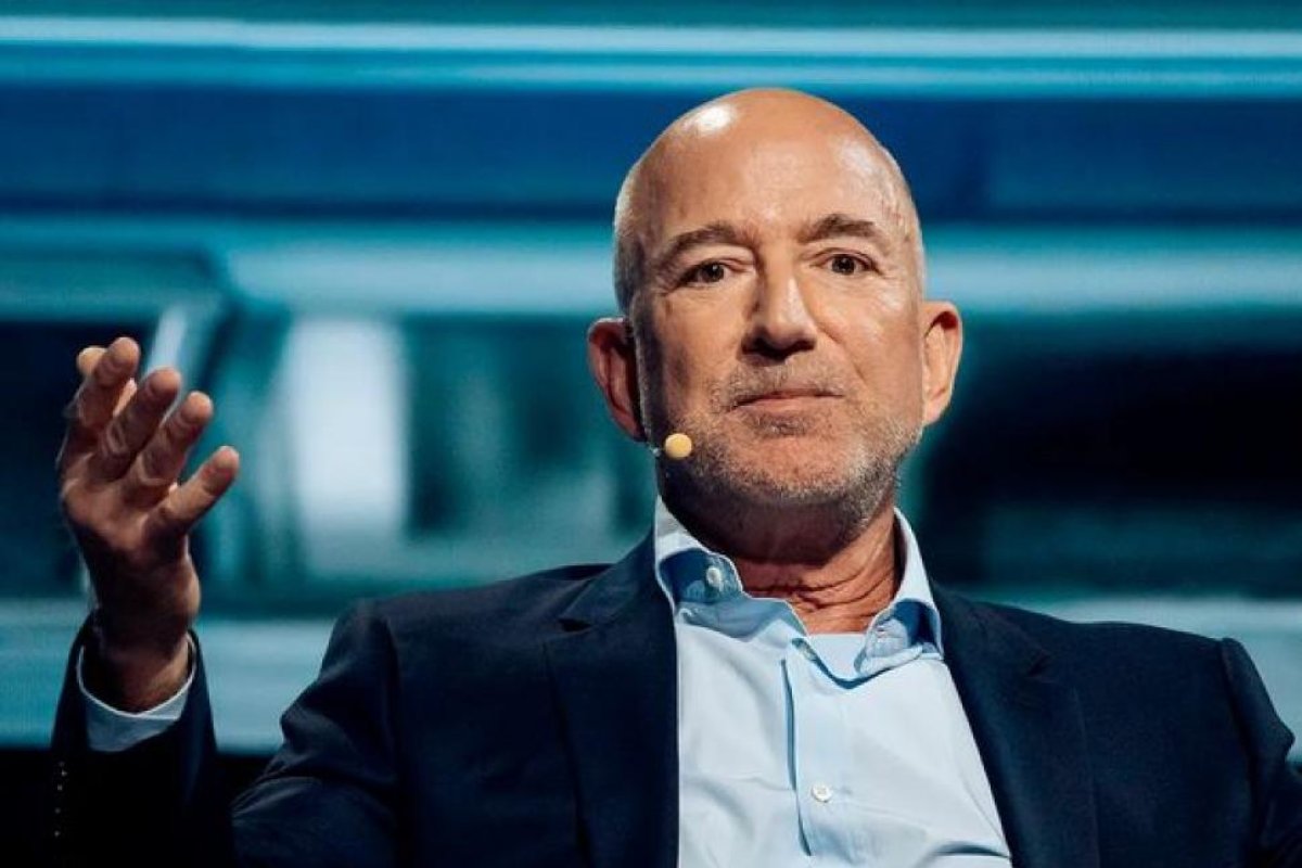 Jeff Bezos advierte sobre el impacto de la inteligencia artificial en el empleo
