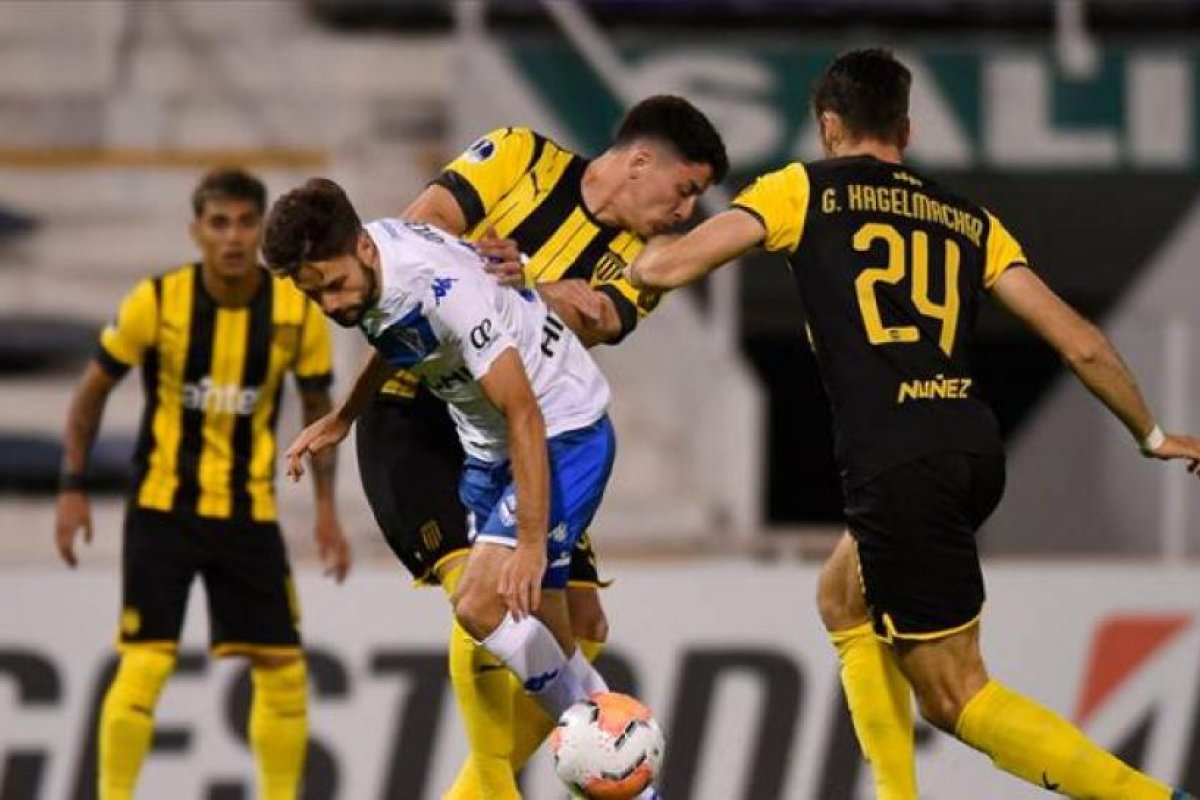 Vélez se juega la clasificación a octavos ante Peñarol en Uruguay