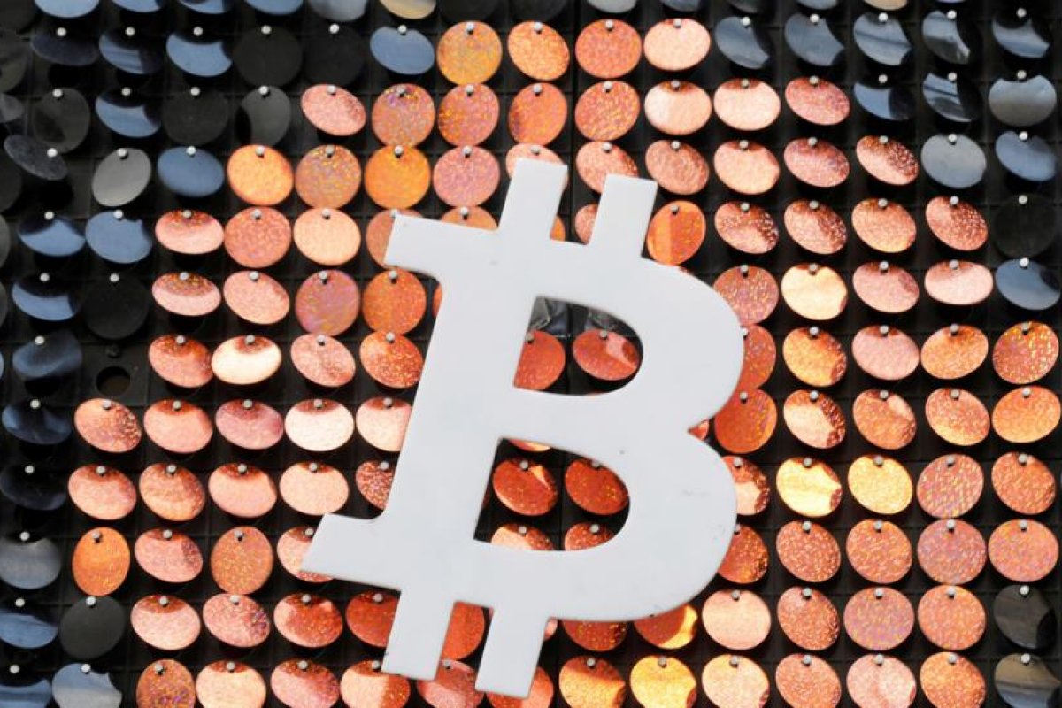 Propietarios de iPhone están autorizados para realizar transacciones en bitcoines