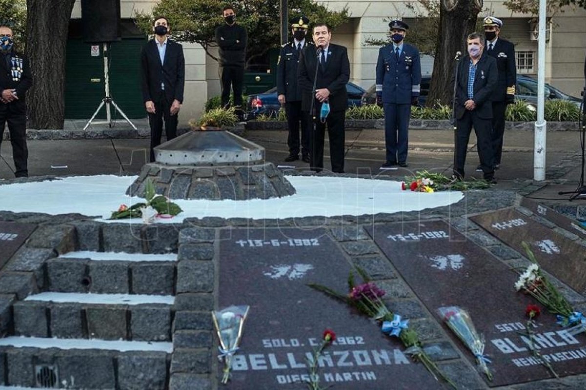 Mar del Plata: acto en el monumento a los caídos en Malvinas