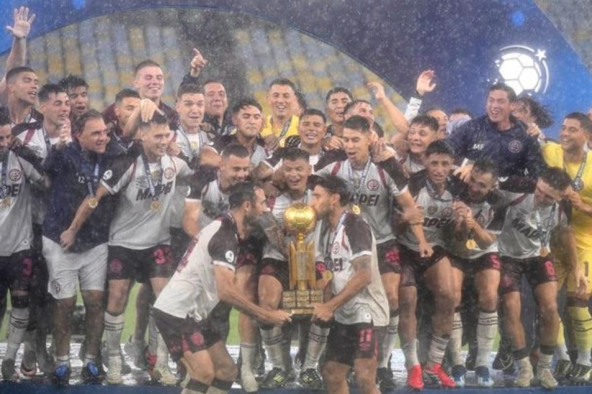 Lanús obtiene importantes ingresos tras su victoria en la Recopa Sudamericana 2026