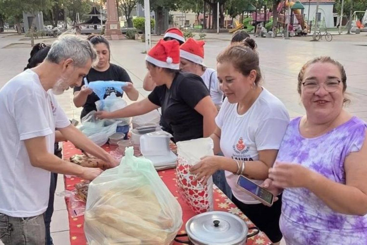 Corazones Solidarios Bandeños Distribuyen Viandas en Navidad