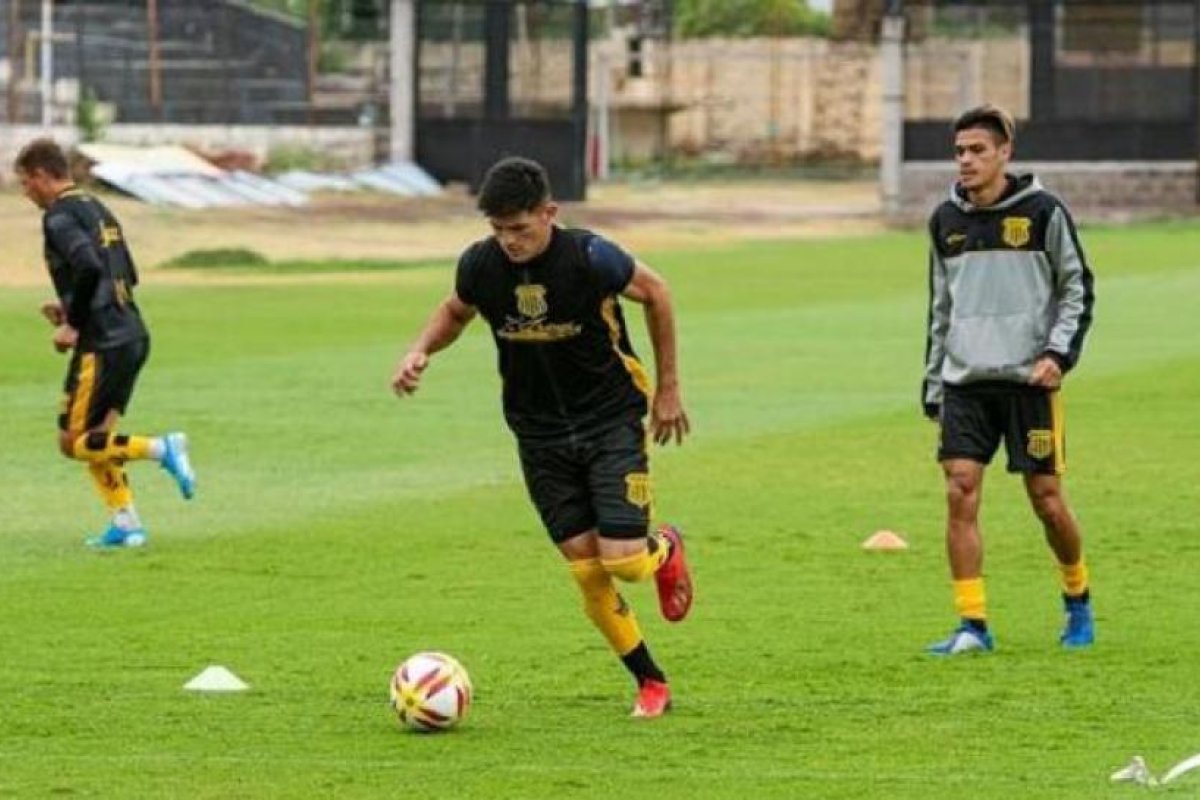 El Indio Ortiz sigue probando variantes en Mitre