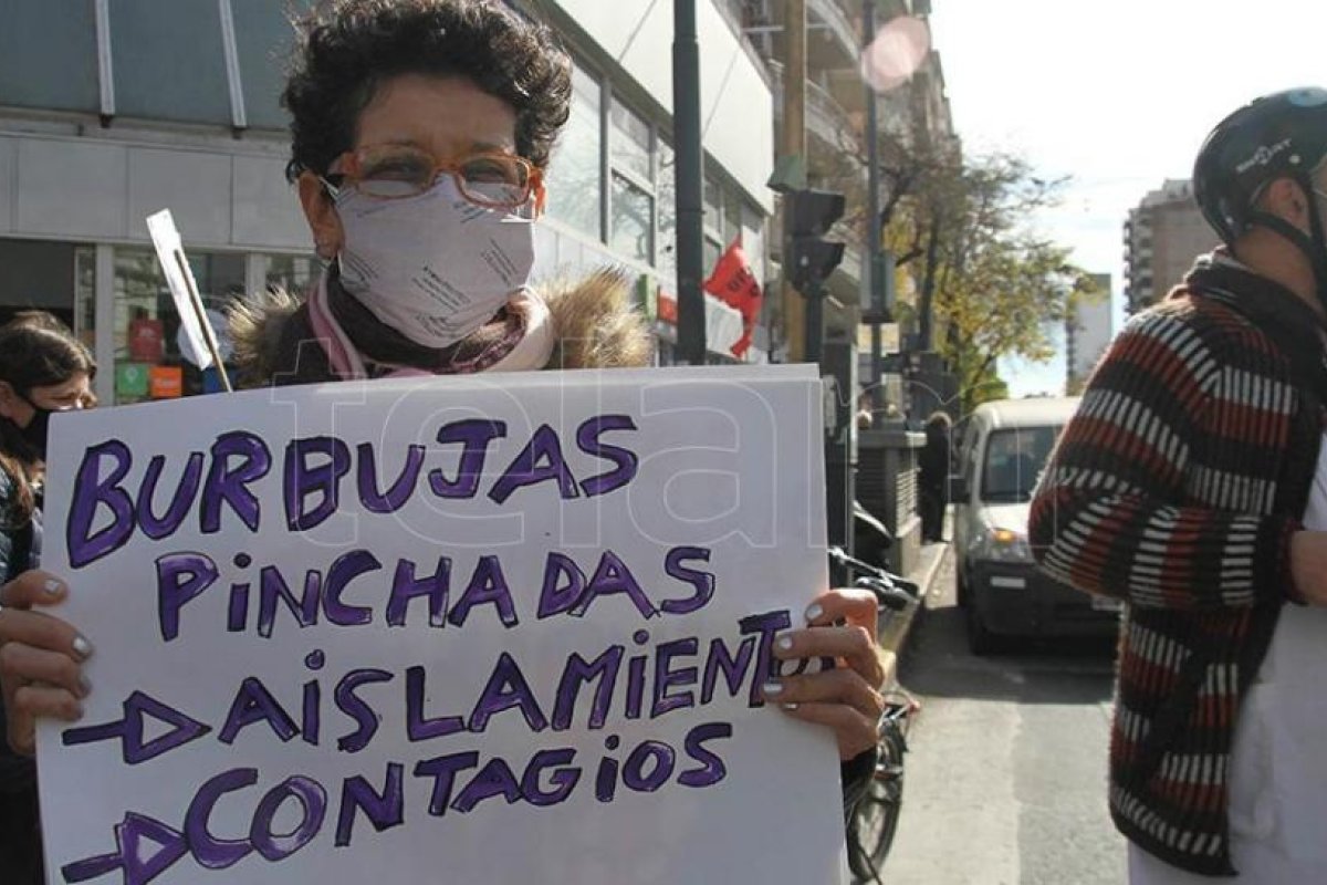 Caravana de docentes porteños por los trabajadores de la educación fallecidos