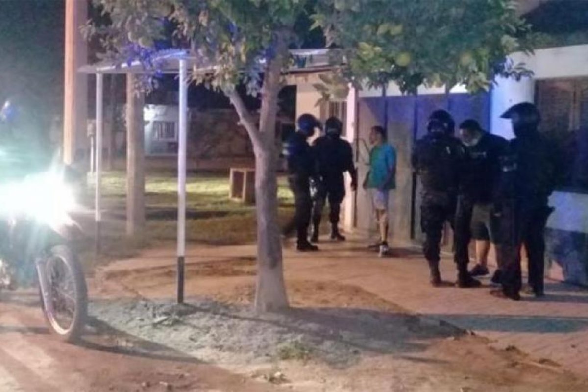 Celebraban un cumpleaños y atacaron a la policía