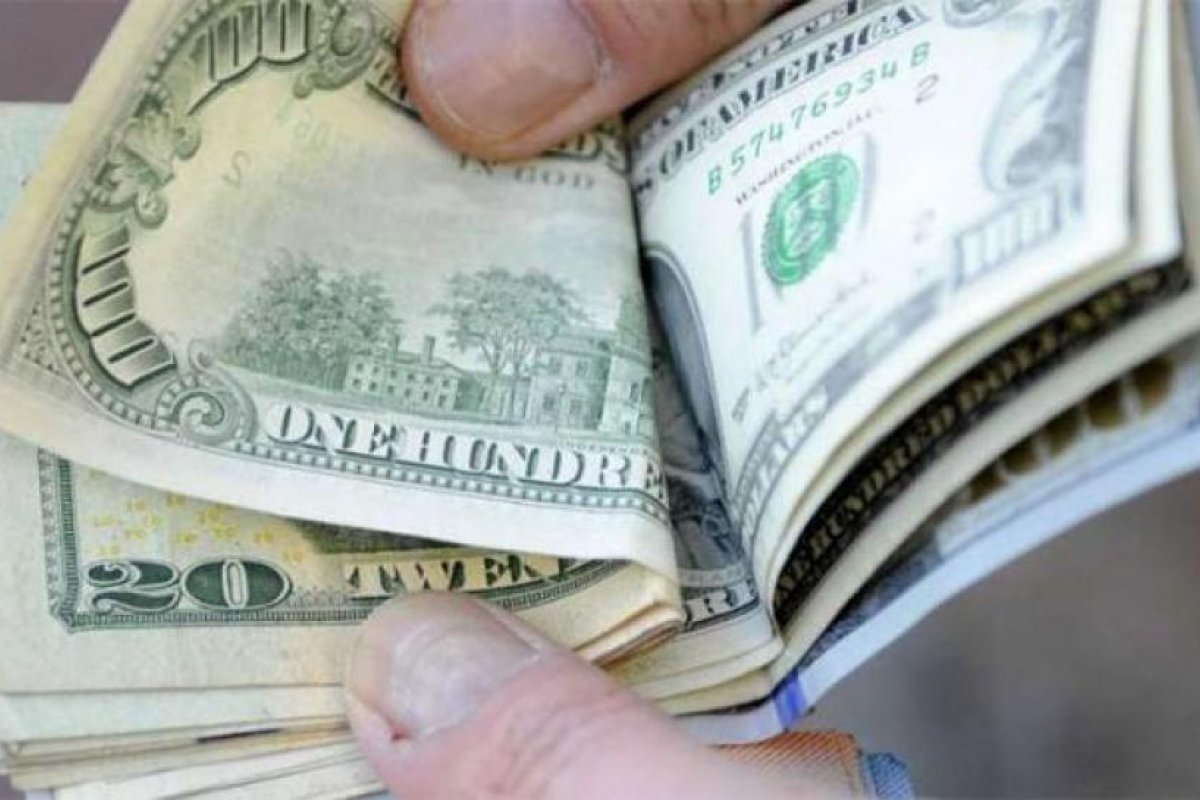 El dólar blue opera en alza en el inicio de la semana