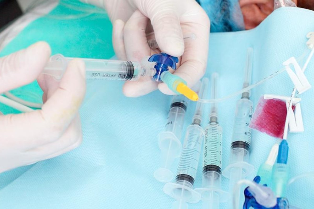Acuerdan precios máximos con laboratorios para abastecer a terapias intensivas