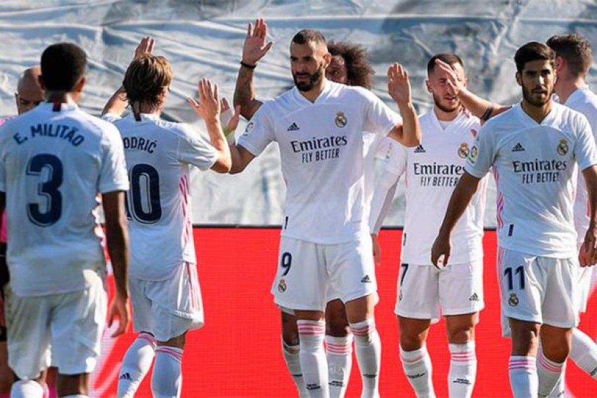 Real Madrid goleó al Huesca y se trepó a la punta de la Liga de España