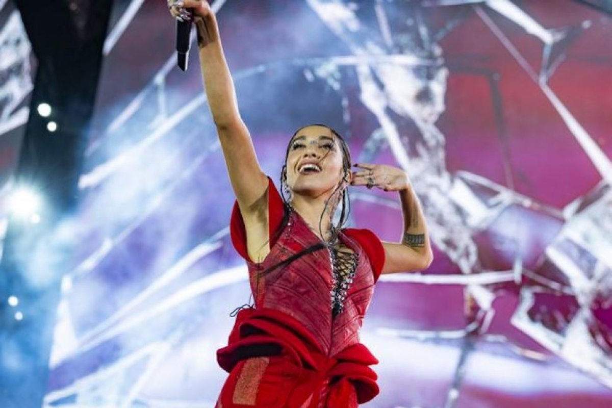 María Becerra defiende la industria nacional en River ante críticas de Milei