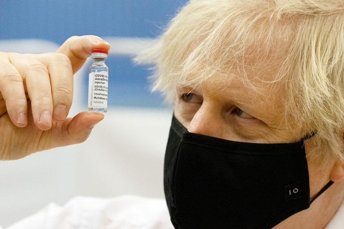 Reino Unido defiende el uso de la vacuna de Oxford desarrollada por AstraZeneca