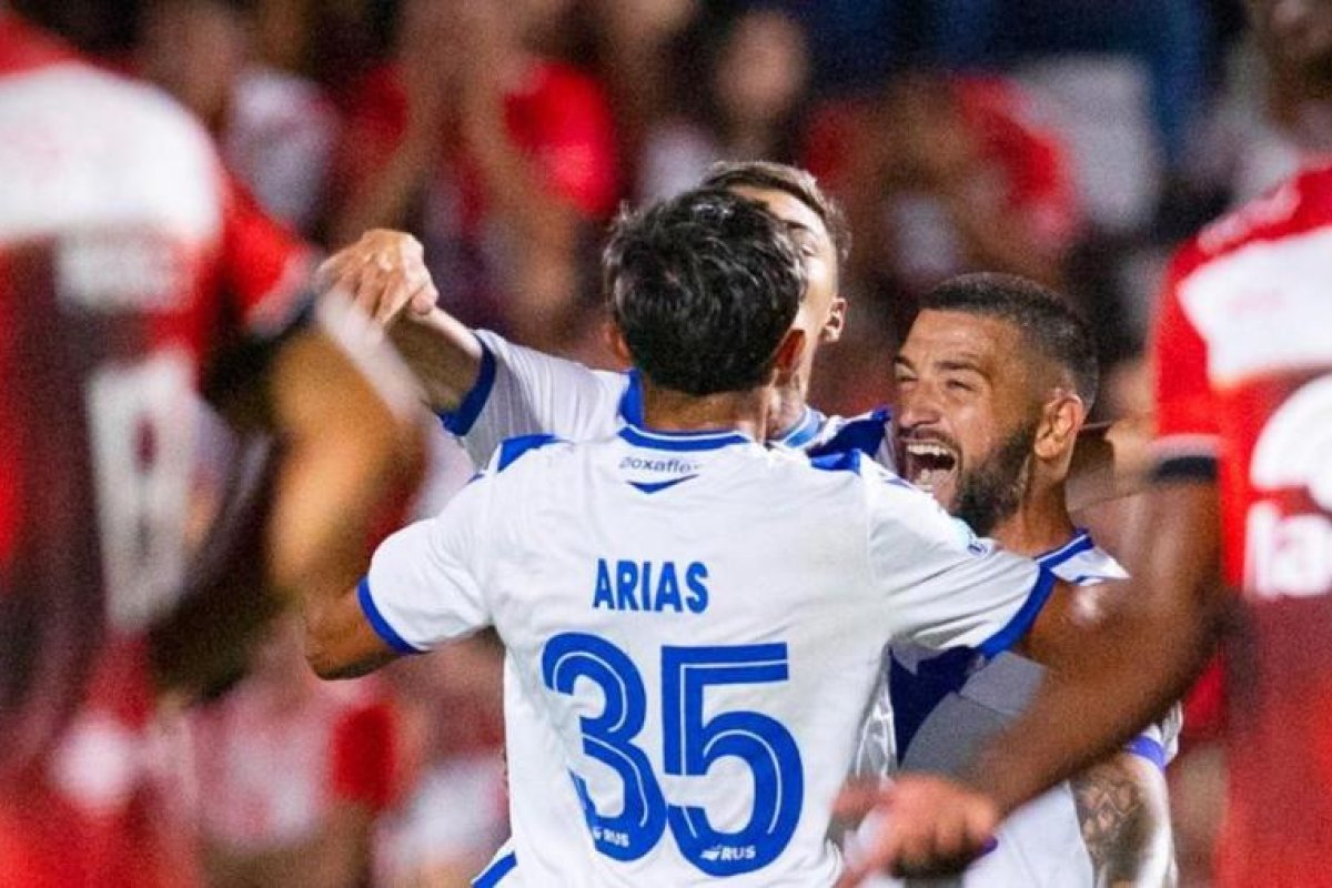 Vélez Sarsfield Consigue Victoria Agónica en el Inicio del Campeonato