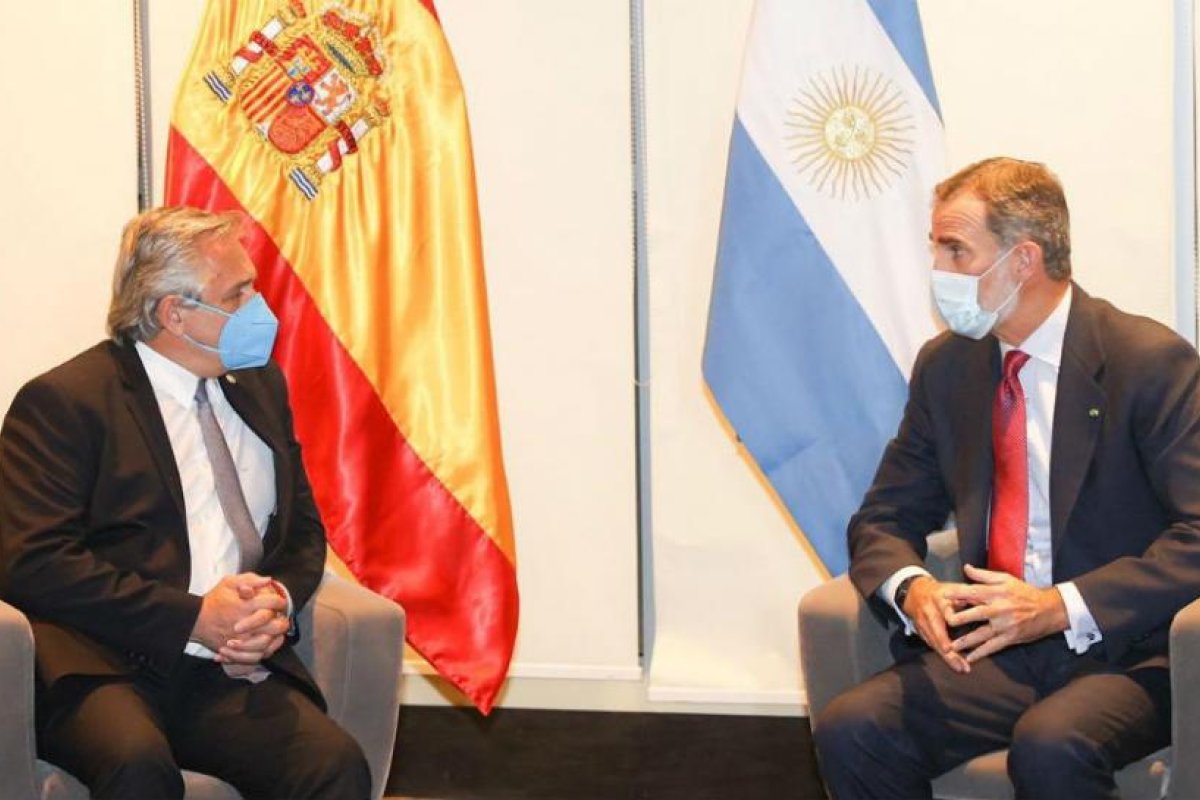 Fernández y Felipe VI se reunieron en Bolivia
