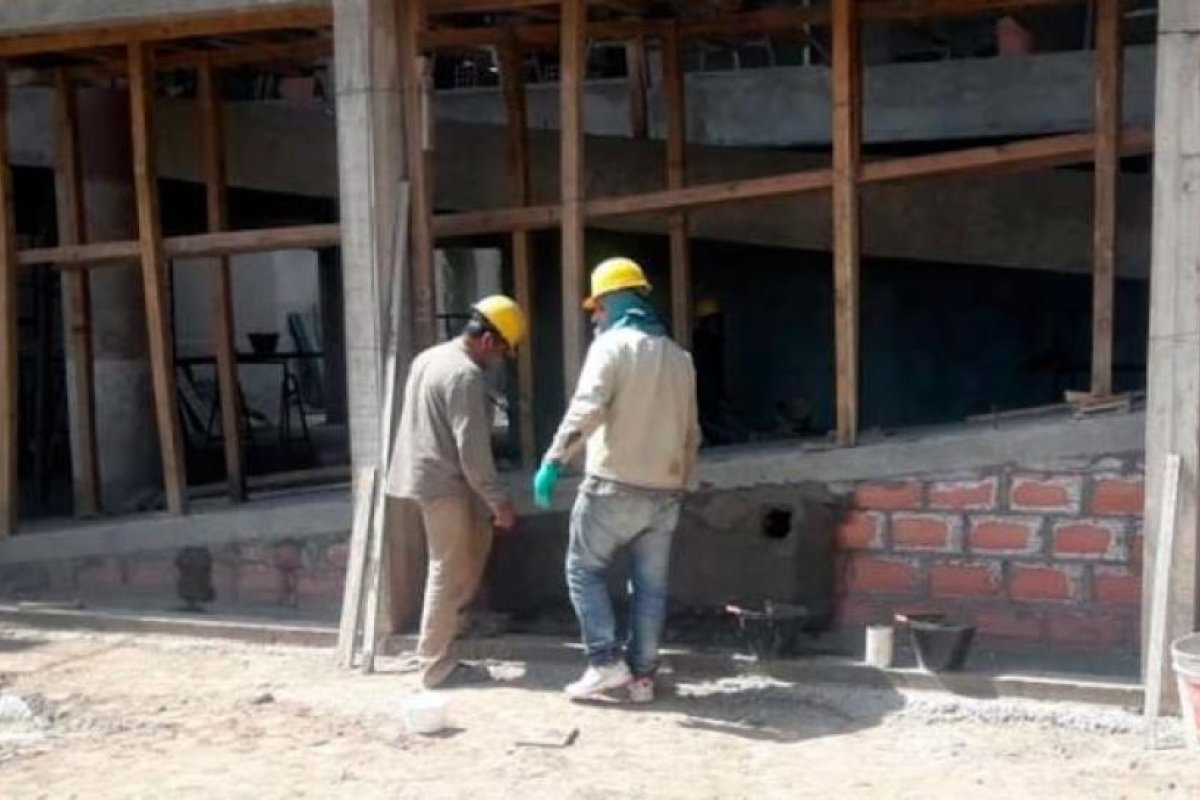 Más obras públicas para Santiago: edificios escolares e infraestructura vial 