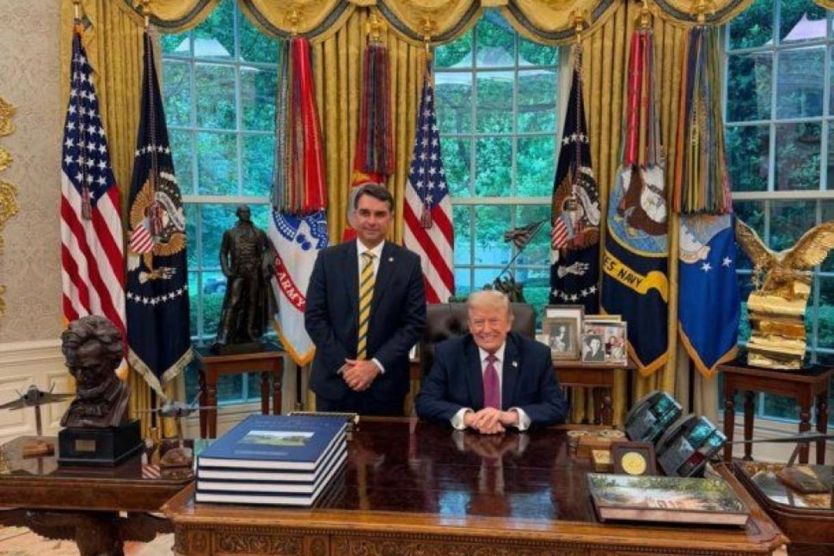 Trump elogia el avance de Flávio Bolsonaro en elecciones brasileñas