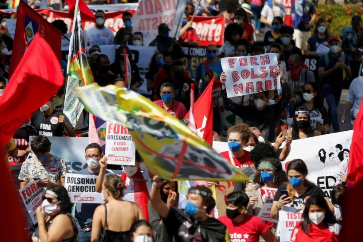 Multitudinarias protestas en Brasil contra Bolsonaro y su gestión de la pandemia cuando el país supera el medio millón de muertes por covid-19