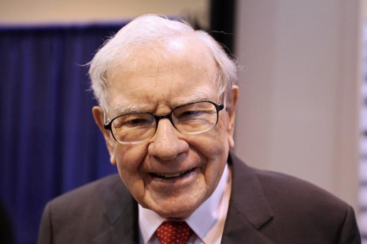 Buffett califica el progreso en EE.UU. como "lento, desigual y, a menudo, desalentador", pero advierte que "nunca se debe apostar" contra ese país