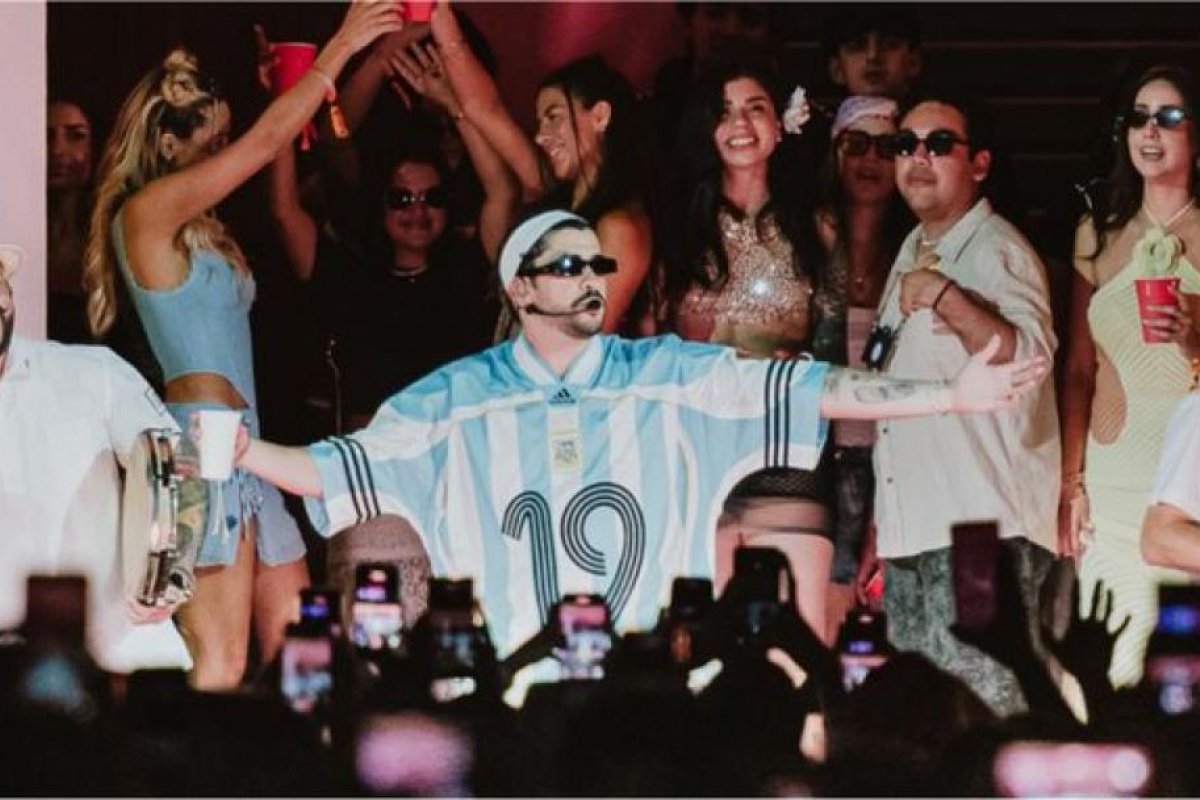Camiseta retro de Lionel Messi: precio y disponibilidad tras el show de Bad Bunny