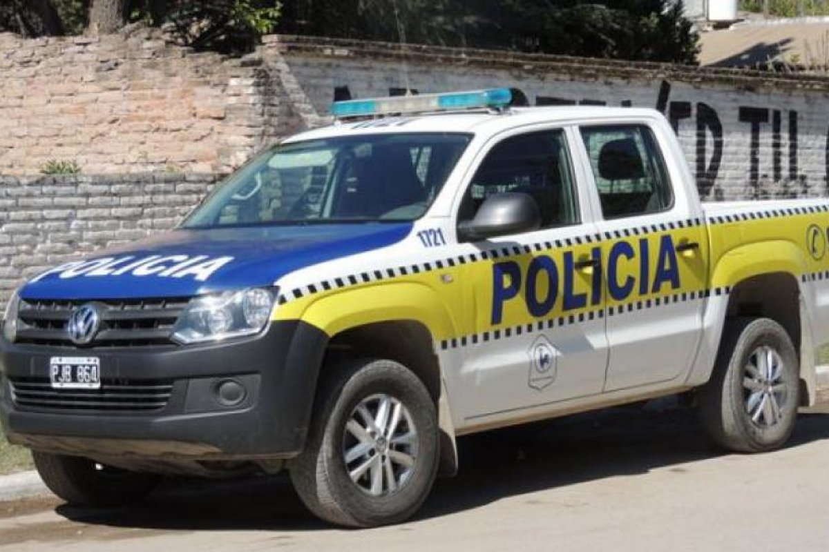 Tucumán: sujetos asaltaron un hotel alojamiento y escaparon con el arma de un policía