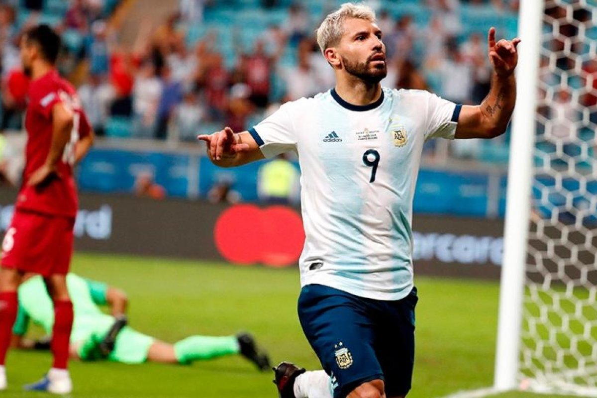 El papá del "Kun" Agüero indicó que su hijo está bien y que el PCR dio negativo