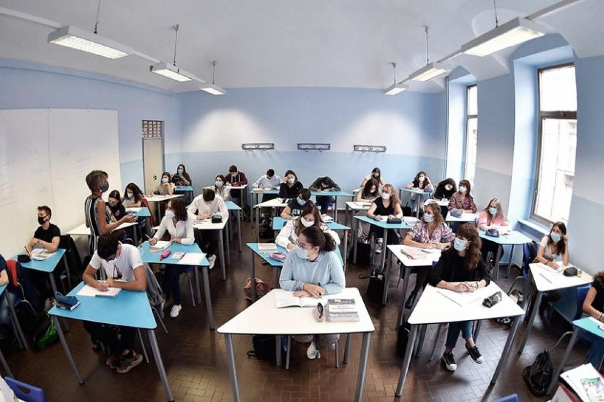 Italia busca contratar a 32.000 docentes para garantizar las clases en la pandemia